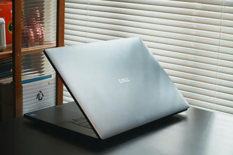 Dell Pro Max 16 Premium MA16250 Like New - Màn hình