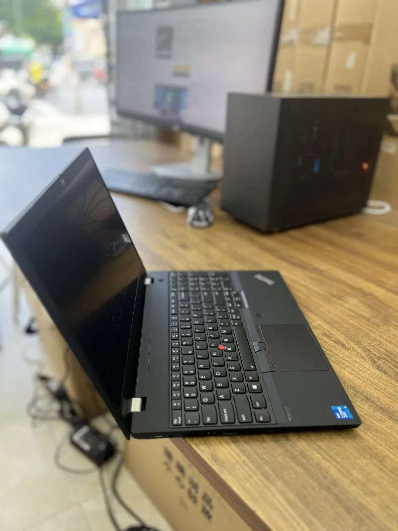 Laptop Lenovo ThinkPad T15 Gen 2 giá siêu rẻ