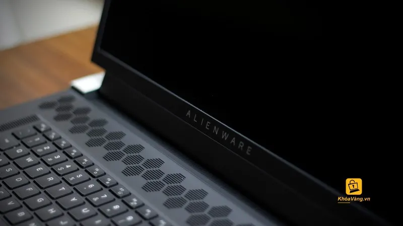 Lưới tản nhiệt hiện đại Dell Alienware x17 R1