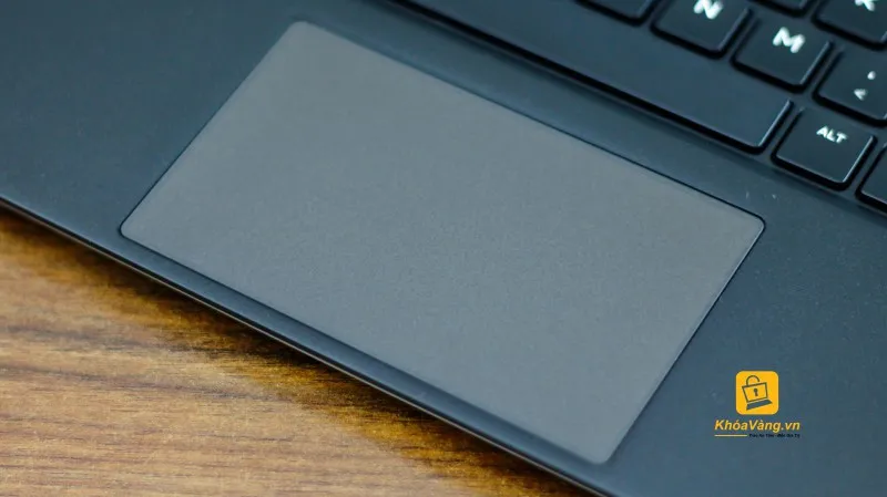 TouchPad Dell Alienware x17 R1 rộng rãi, độ nhạy cao