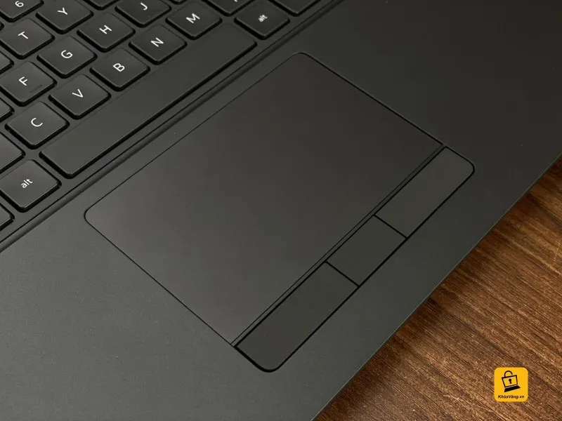 Touchpad trên Dell Precision 7760 đã được cải tiến bo cong ở các góc