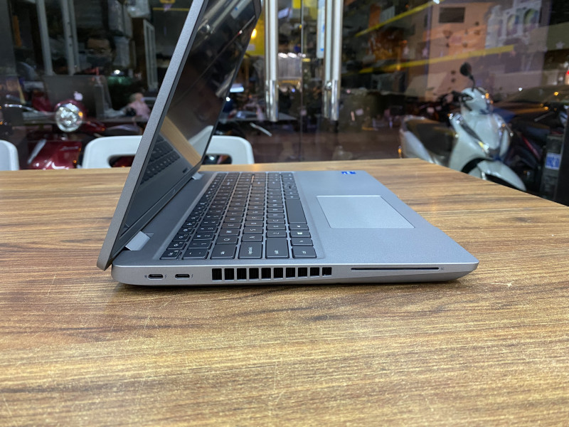 Dell Precision 3561 | Core i5-11500H | RAM 16GB | SSD 512GB | UHD Graphics | 15.6