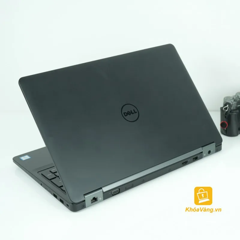 Dell Precision 3520 Core i7 7700HQ - FHD 