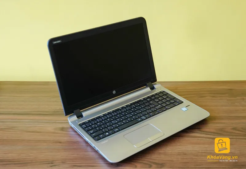  trang bị màn hình có kích thước 15.6 inch, với độ phân giải đạt 1366 x 768 pixels,