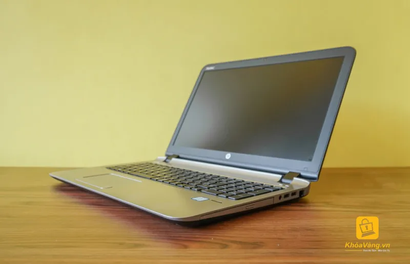 Máy tính xách tay HP ProBook 450 G3 Core i5-6200U sở hữu bộ vi xử lý Intel Core i5-6200U, kết hợp với bộ nhớ RAM dung lượng 4 GB và chipset đồ họa Intel HD Graphics 520 