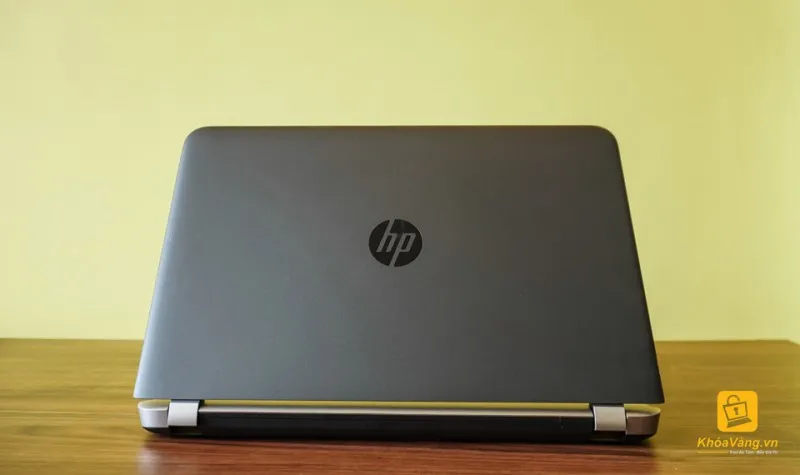 Laptop HP Probook 450 G2 có thiết kế chắc chắn với các góc bo tròn mềm mại khi cầm