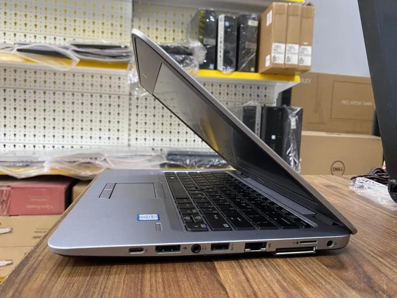 HP EliteBook 820 G3 bền