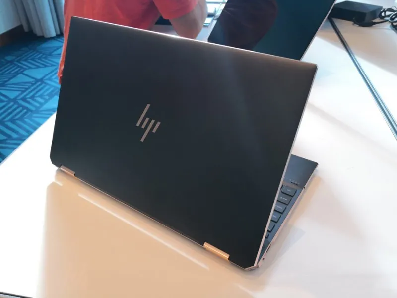 HP Spectre x360 (2021) với những nâng cấp cấu hình mạnh mẽ.
