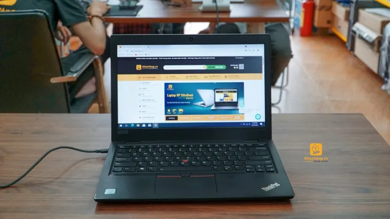 ThinkPad L390 có Màn hình sống động, sẵn sàng cho mọi tác vụ