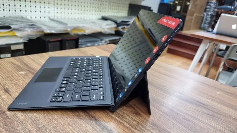Lenovo Tablet MIIX 700 được trang bị pin dung lượng 39 WHr