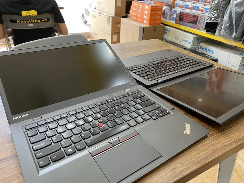Ảnh gập 180 độ của Lenovo ThinkPad X1 Carbon Gen 3 