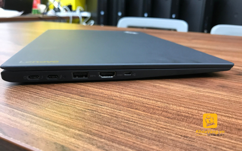 Cổng kết nối của Lenovo ThinkPad X1 Carbon Gen 5 