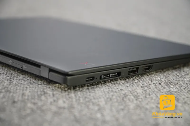 Lenovo Thinkpad X1 Carbon Gen 6 – Cổng kết nối phía bên trái