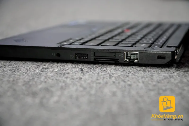 ThinkPad X260 có đủ hầu hết tất cả các cổng kết nối 