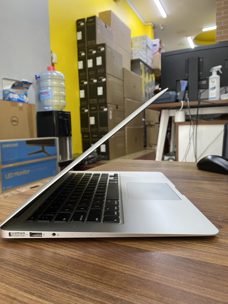 macbookair132015i5 Khóa Vàng