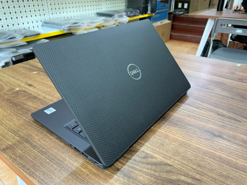 Laptop Dell Latitude 3520 được chế tác từ lớp vỏ nhựa cao cấp