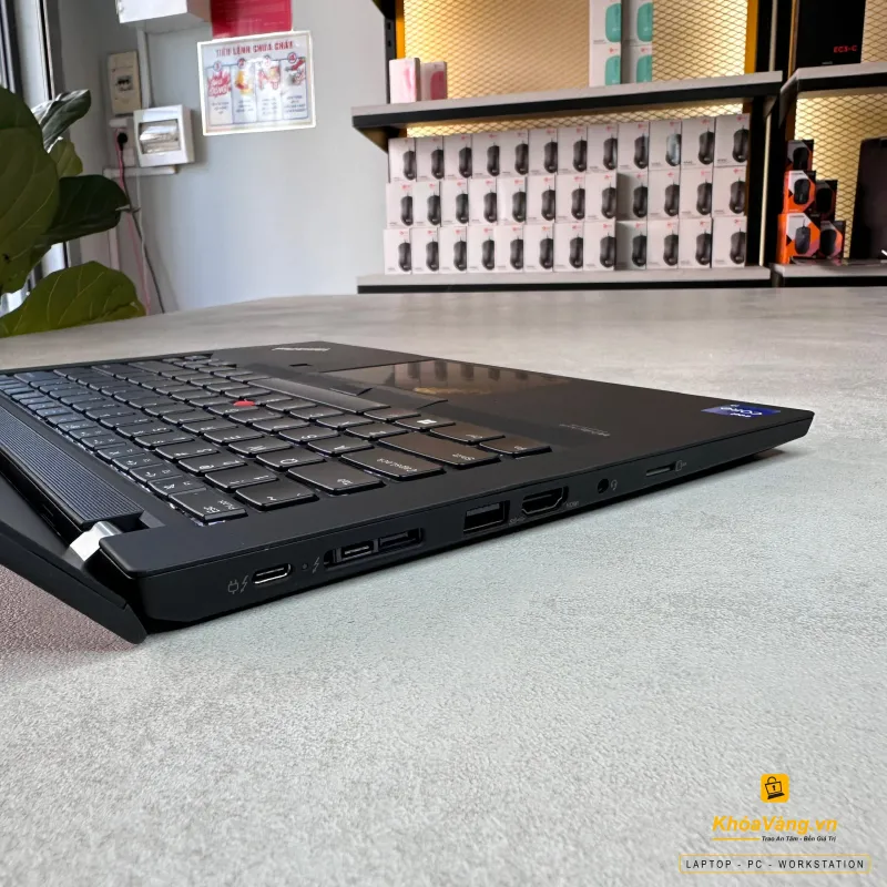 Cổng kết nối trên Lenovo ThinkPad T14 Gen 2