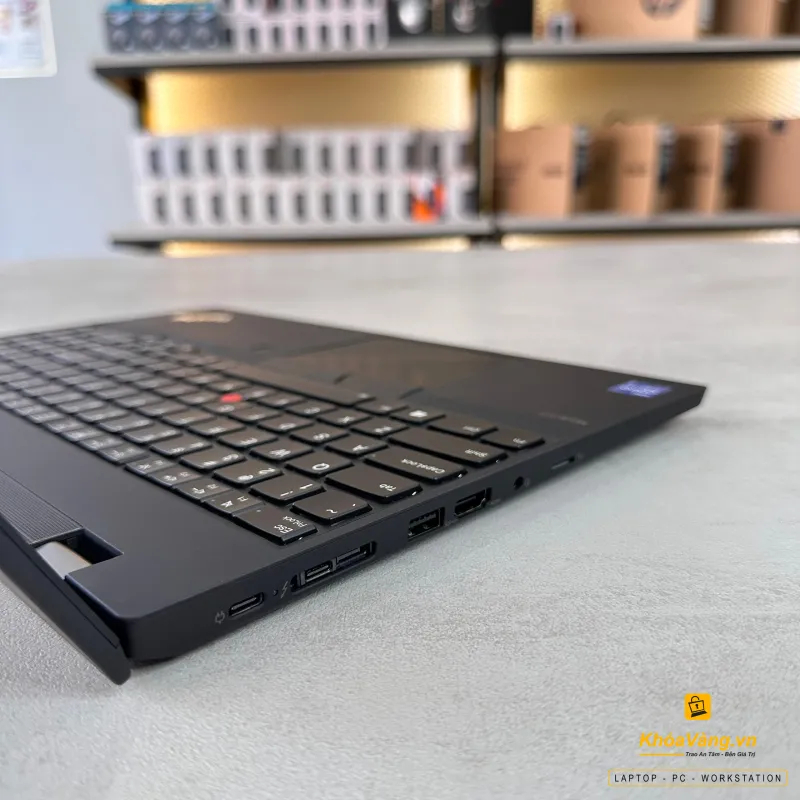 Lenovo ThinkPad T15 Gen 2 Core i7-1165G7 trang bị đa dạng cổng kết nối