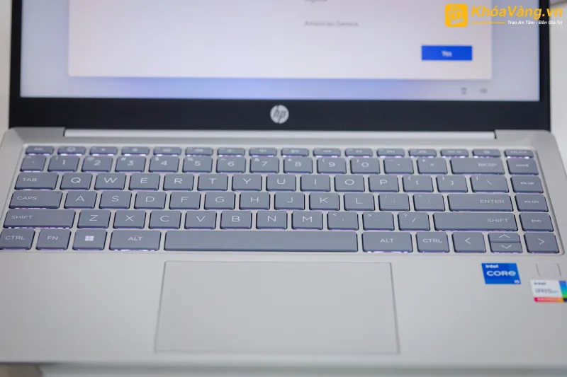 Bàn phím và Touchpad mượt mà trên HP Laptop 14-ep0354TU