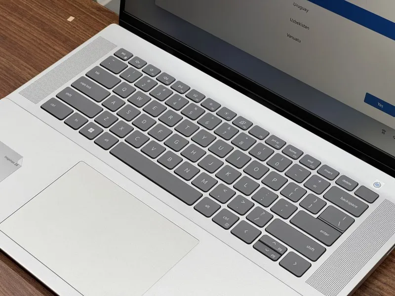Dell Inspiron 16 5620 giá tốt nhất