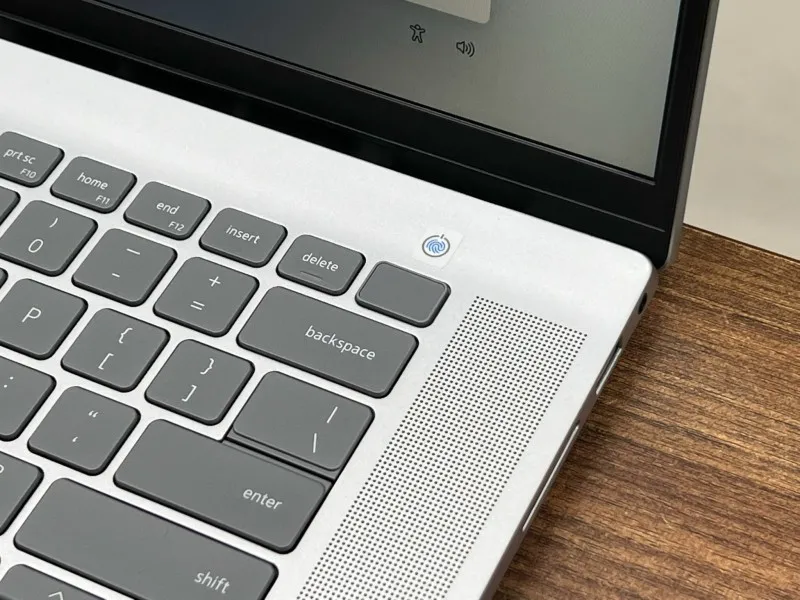 Dell Inspiron 16 5620 giá siêu rẻ