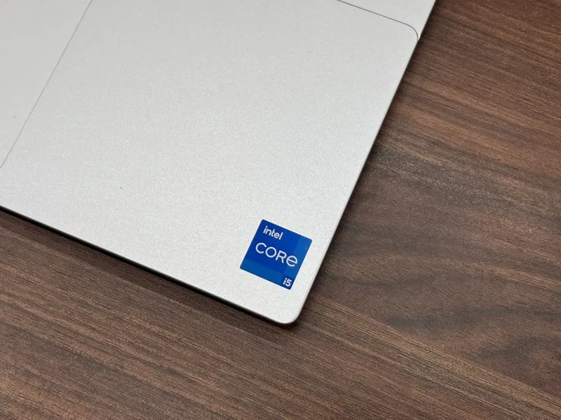 Dell Inspiron 16 5620 giá siêu tốt
